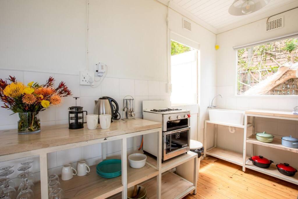 Serene Hide-Away With Ocean Views. ケープタウン エクステリア 写真
